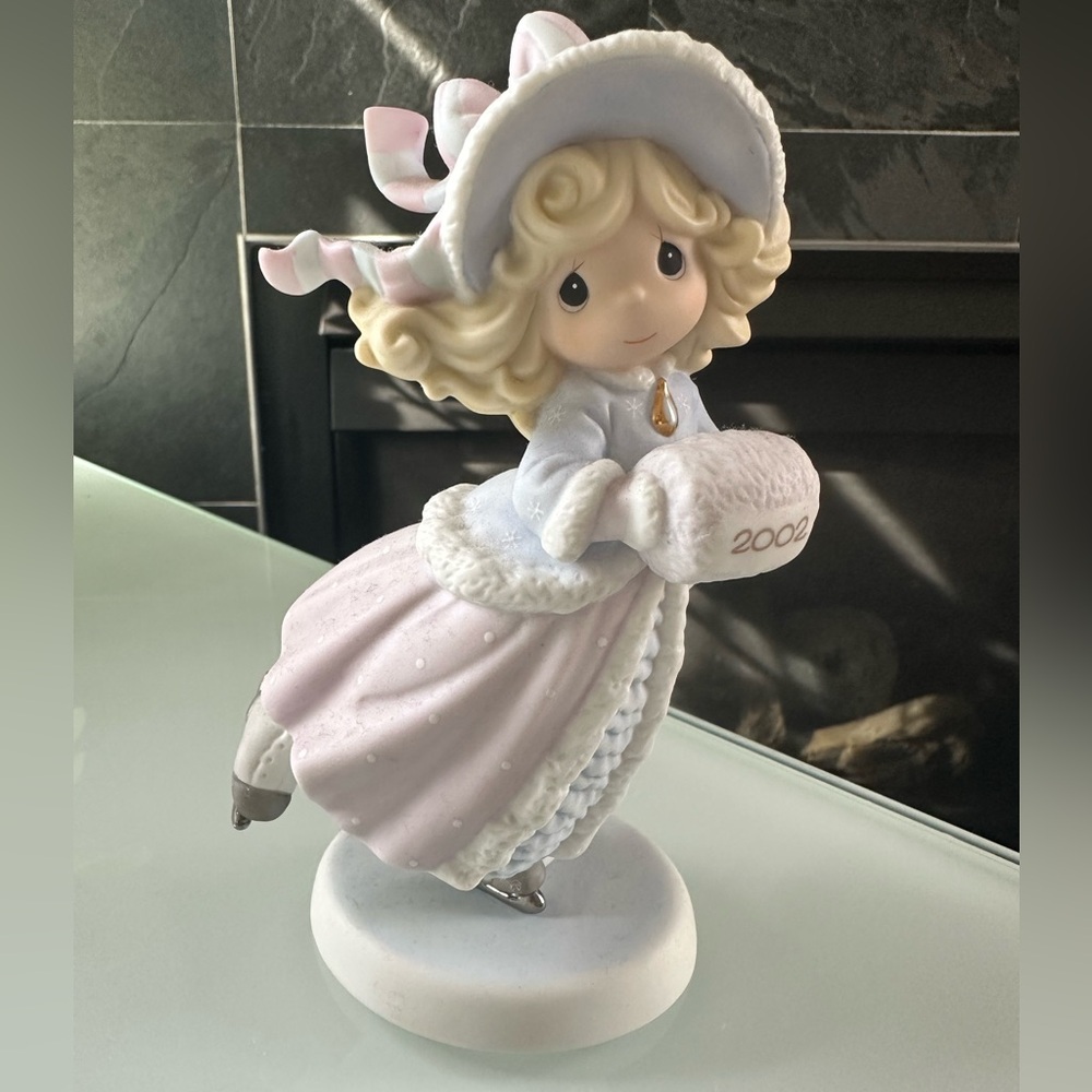 Precious Moments Collectable Figurine girl ice skating 2002